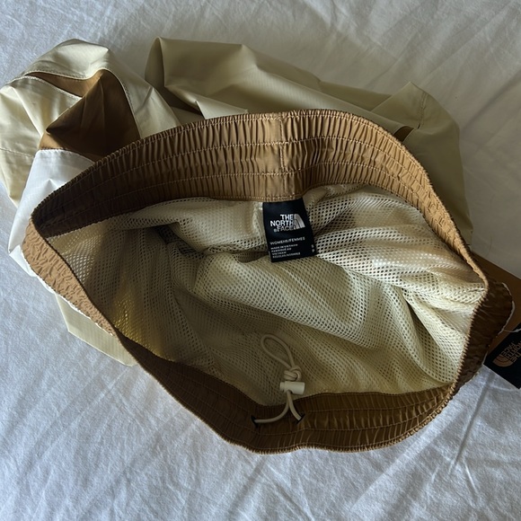 The North Face shorts size S - Picture 4 of 6